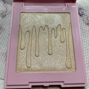 Kylie Jenner highlighter in Ice Me Out